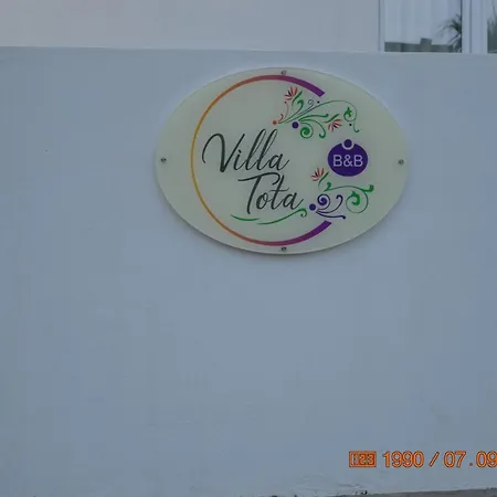 Tota Bed & Breakfast *